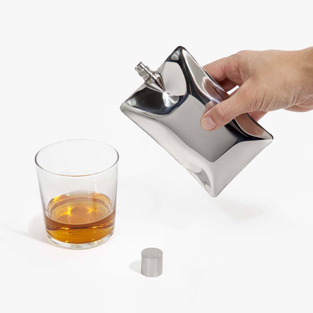 激光焊接機致力于不銹鋼酒壺焊接,讓您盡展紳士魅力 激光焊接機致力于不銹鋼酒壺焊接,讓您盡展紳士魅力