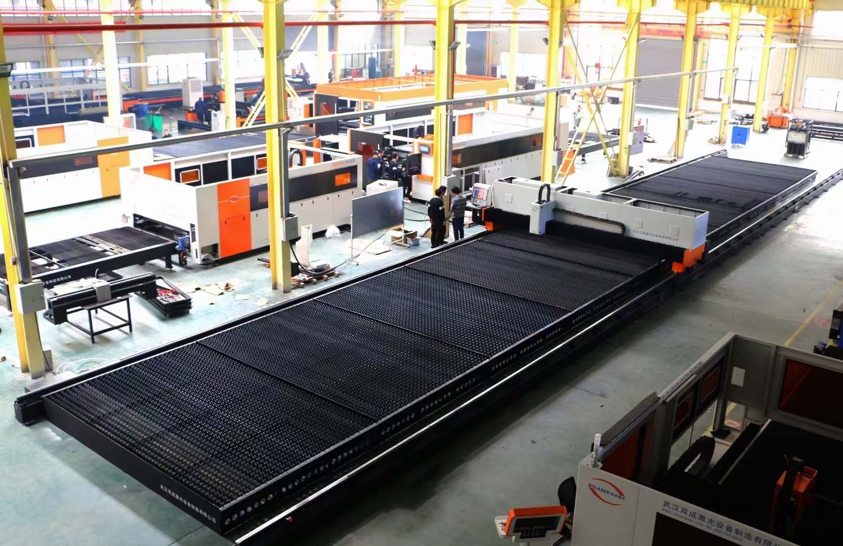 雙成激光新型地軌式激光切割機(jī)SC-FBD-12000W震撼來(lái)襲！來(lái)看看地軌式設(shè)計(jì)的特點(diǎn)吧！(圖1)